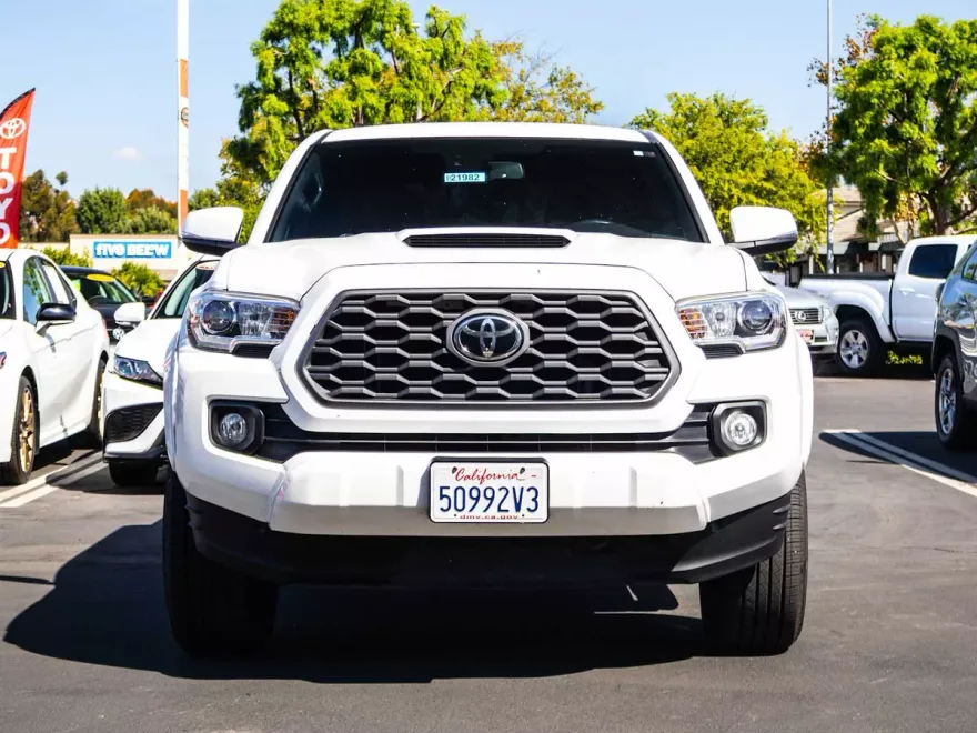 2021 Toyota Tacoma TRD Sport photo 1