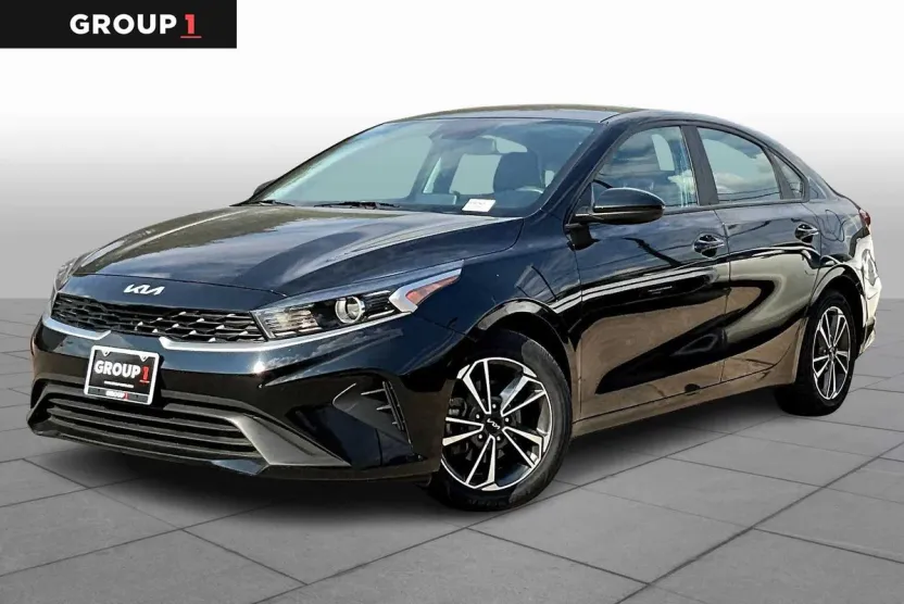 2023 Kia Forte LXS photo 1