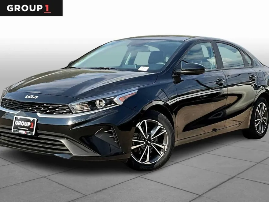 2023 Kia Forte LXS photo 1