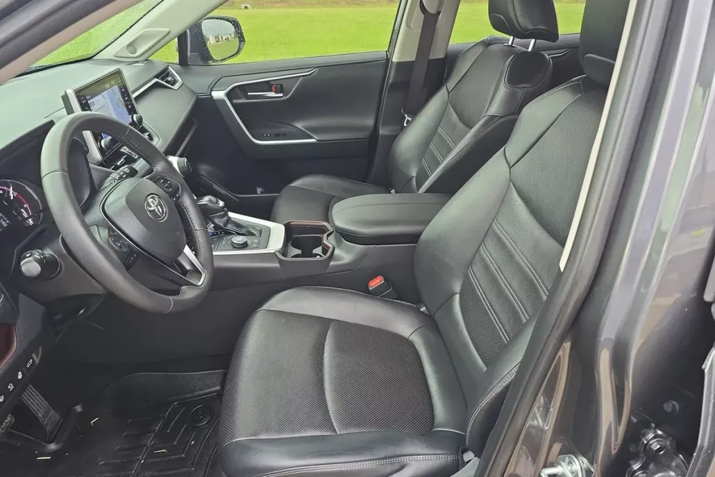 2019 Toyota RAV4 Limited photo 1