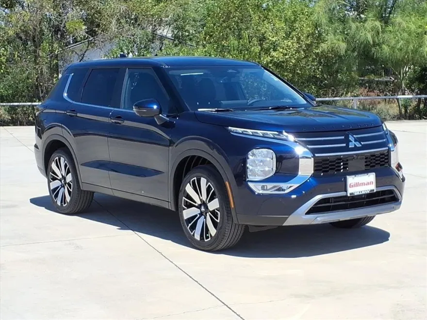 2025 Mitsubishi Outlander SE photo 1