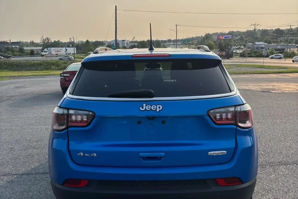 2022 Jeep Compass Latitude photo 1