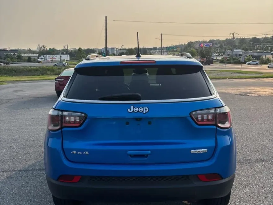 2022 Jeep Compass Latitude photo 1