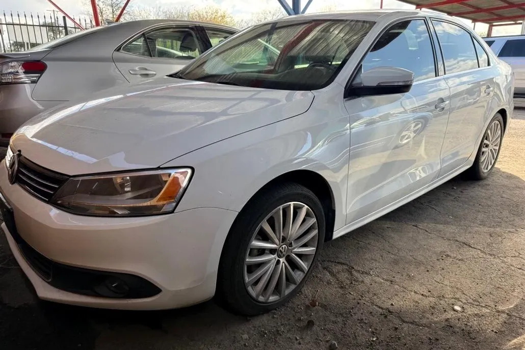 2014 Volkswagen Jetta SEL photo 1