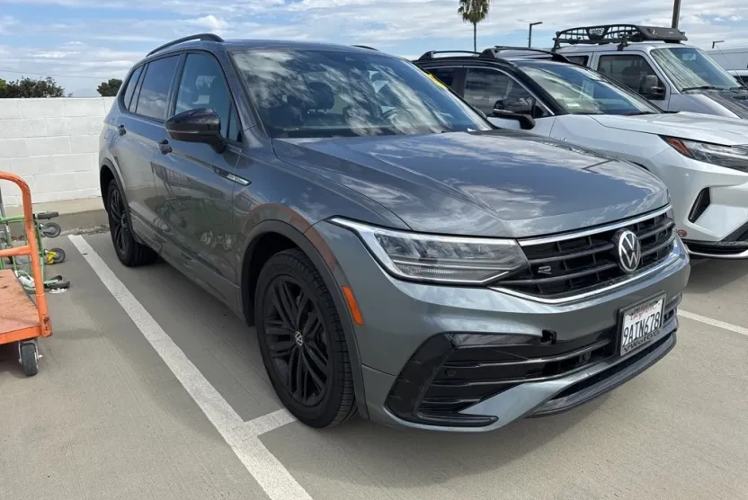 2022 Volkswagen Tiguan SE R-Line Black photo 1