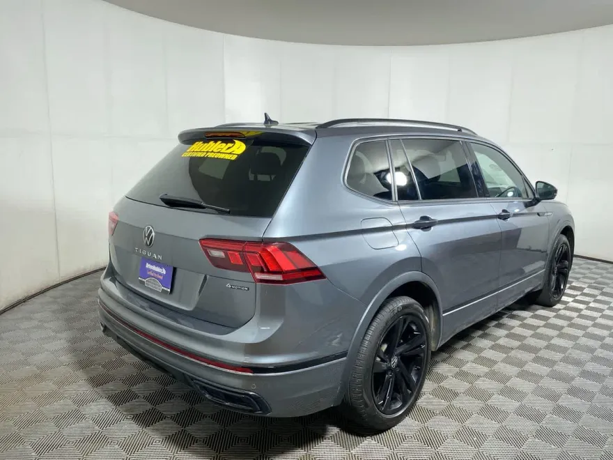 2023 Volkswagen Tiguan SE R-Line Black photo 1