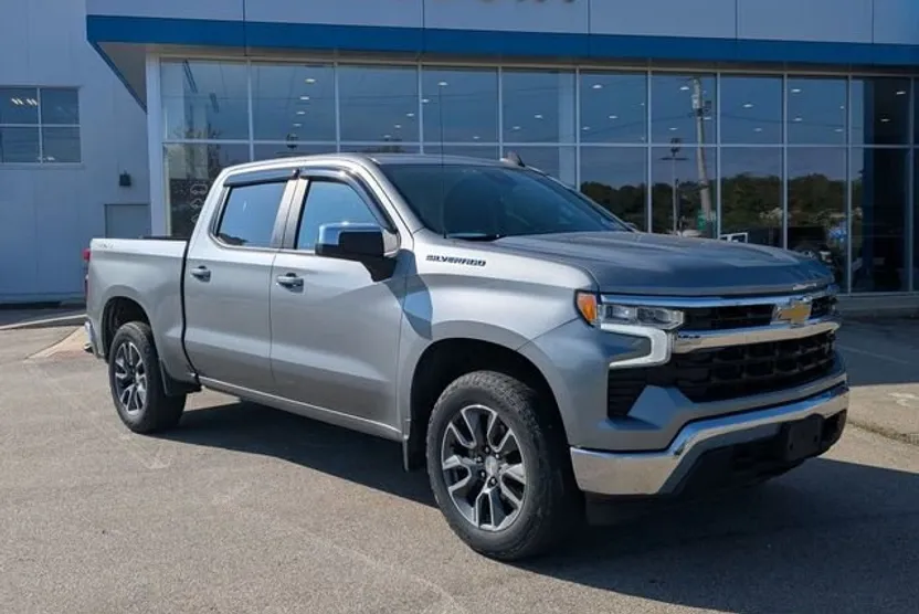 2023 Chevrolet Silverado 1500 LT photo 1