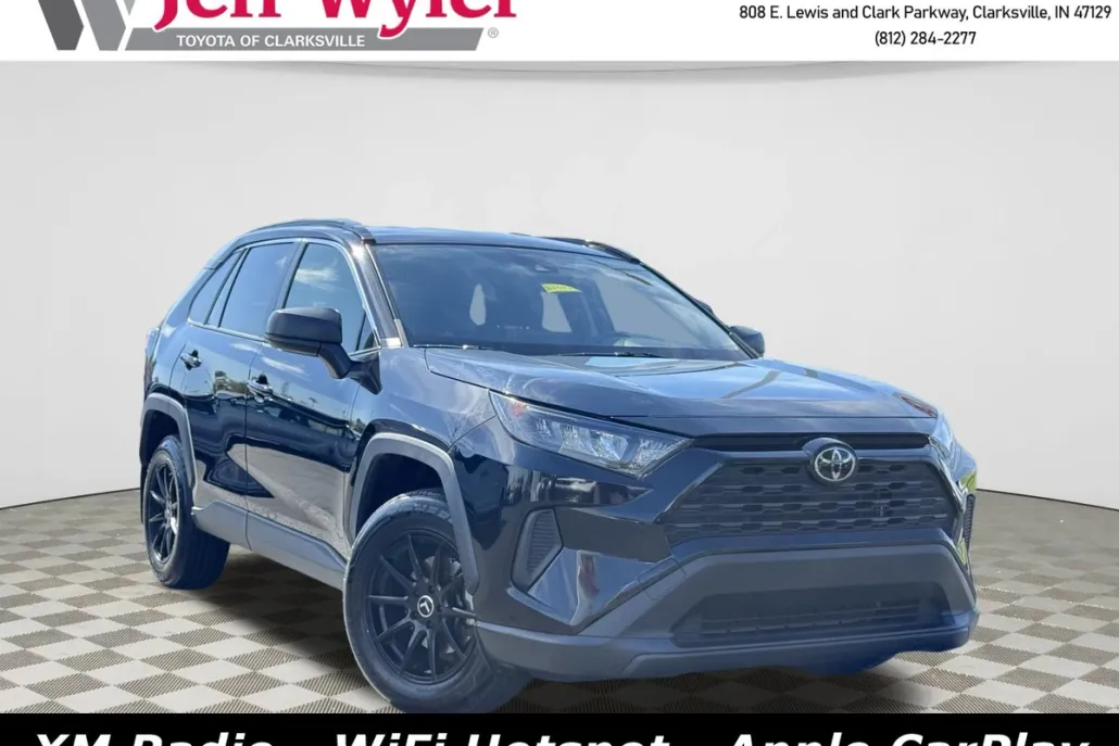 2021 Toyota RAV4 LE photo 1