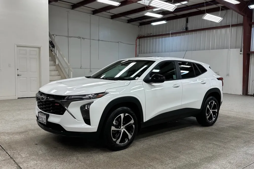 2025 Chevrolet Trax RS photo 1