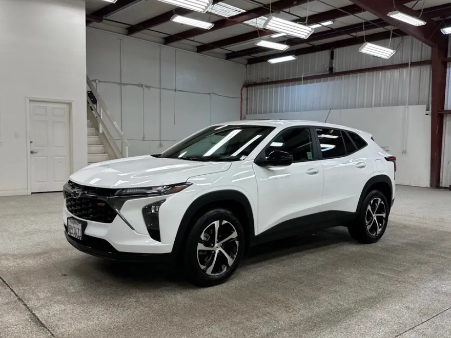 2025 Chevrolet Trax RS photo 1