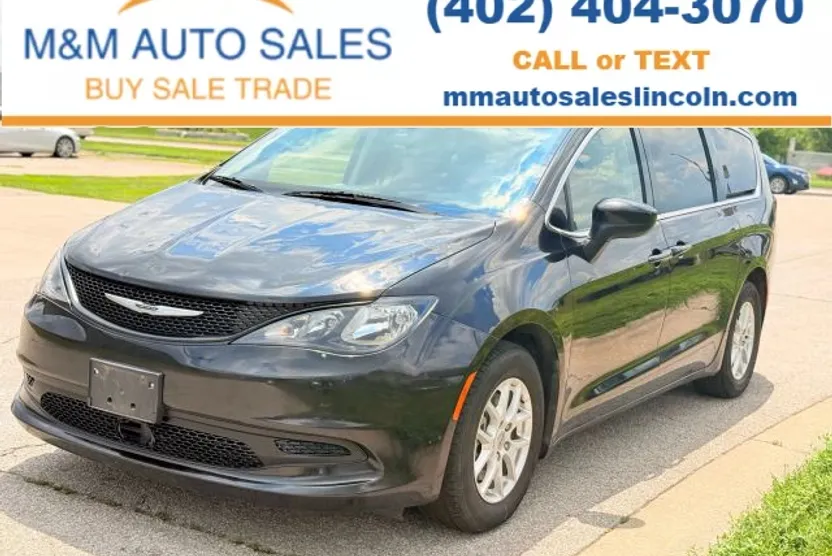 2021 Chrysler Voyager LXi photo 1