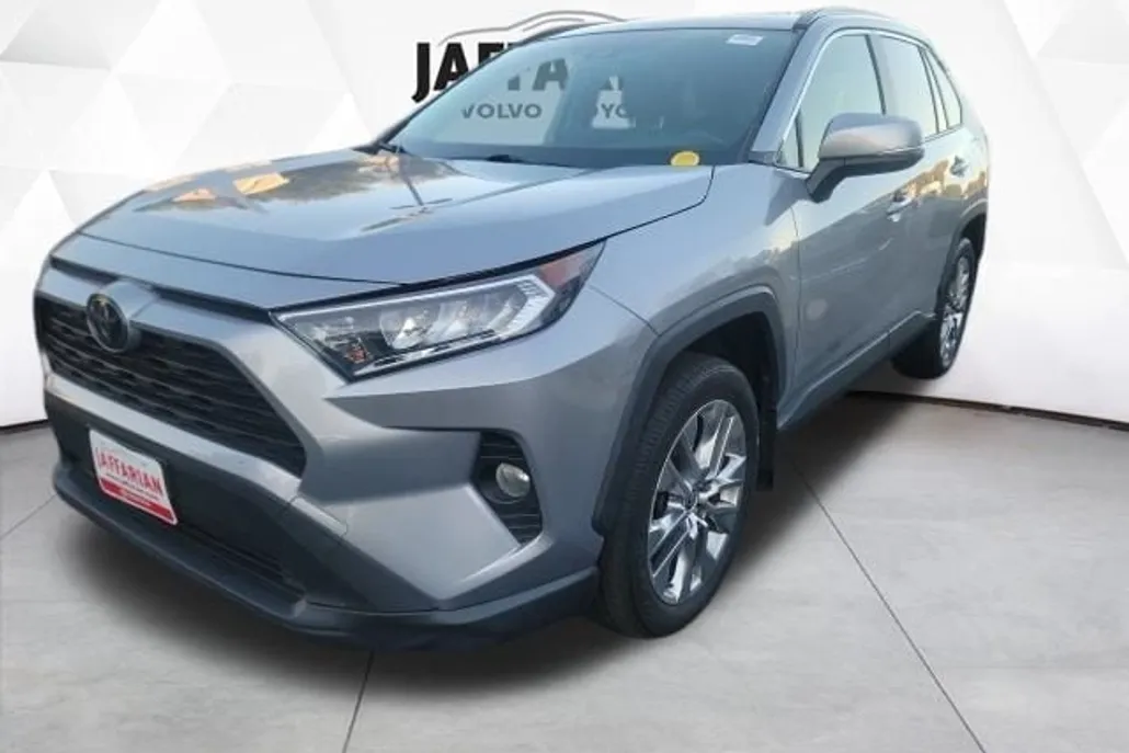 2020 Toyota RAV4 XLE Premium photo 1