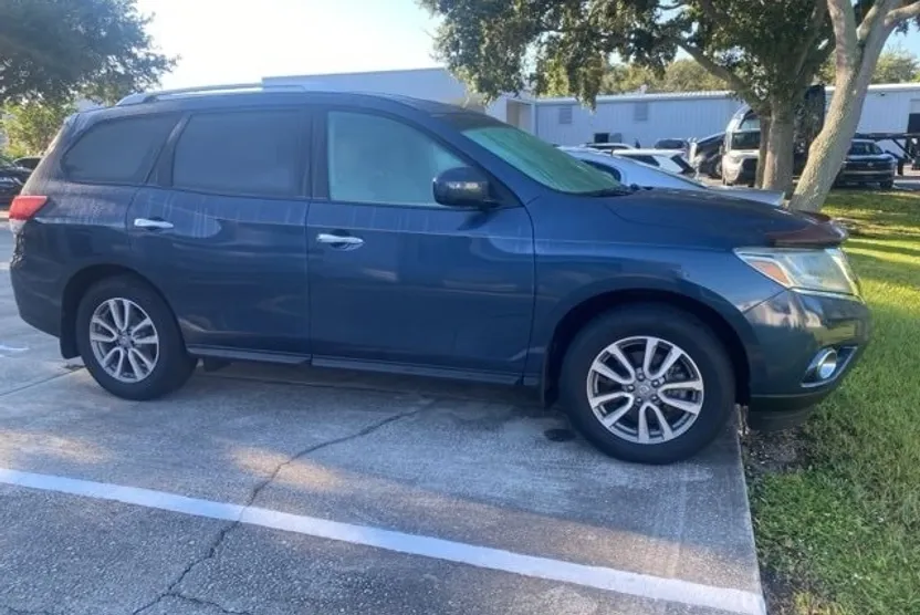 2015 Nissan Pathfinder S photo 1