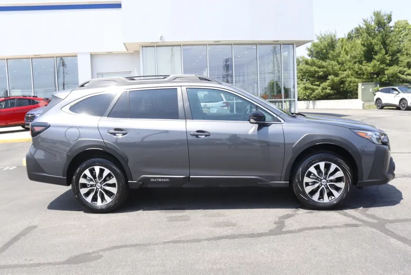 2025 Subaru Outback Limited photo 1