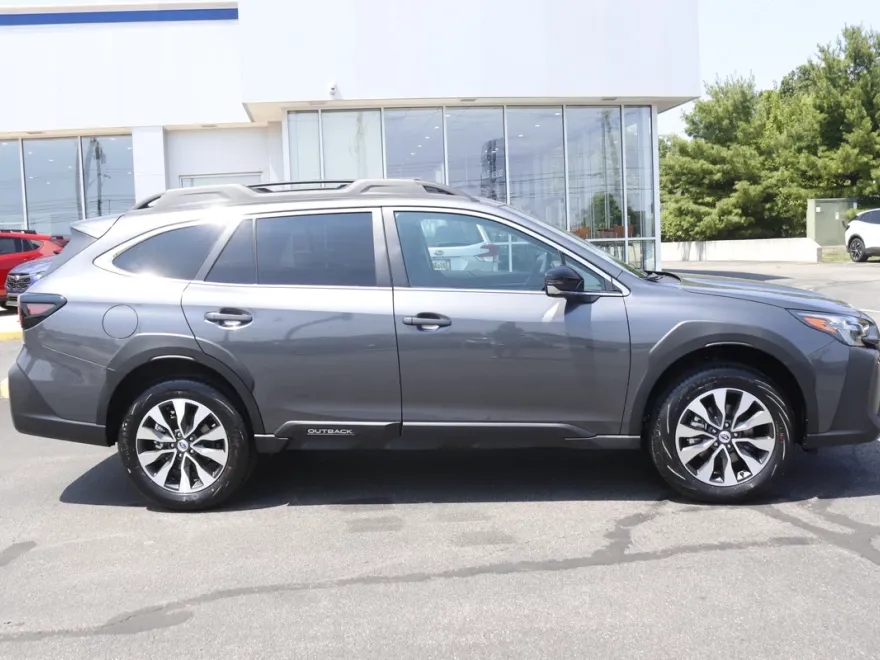 2025 Subaru Outback Limited photo 1