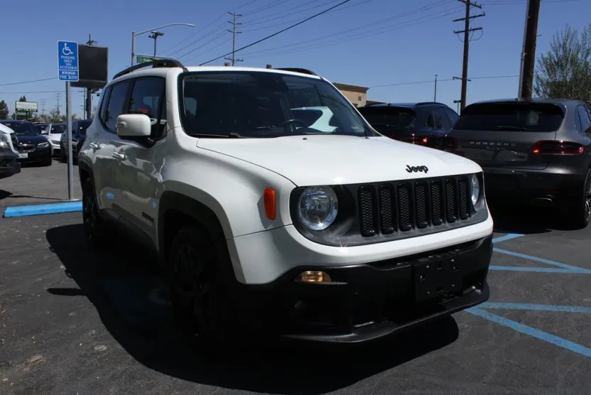 2017 Jeep Renegade Latitude North Edition photo 1