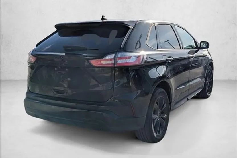 2022 Ford Edge SE photo 1