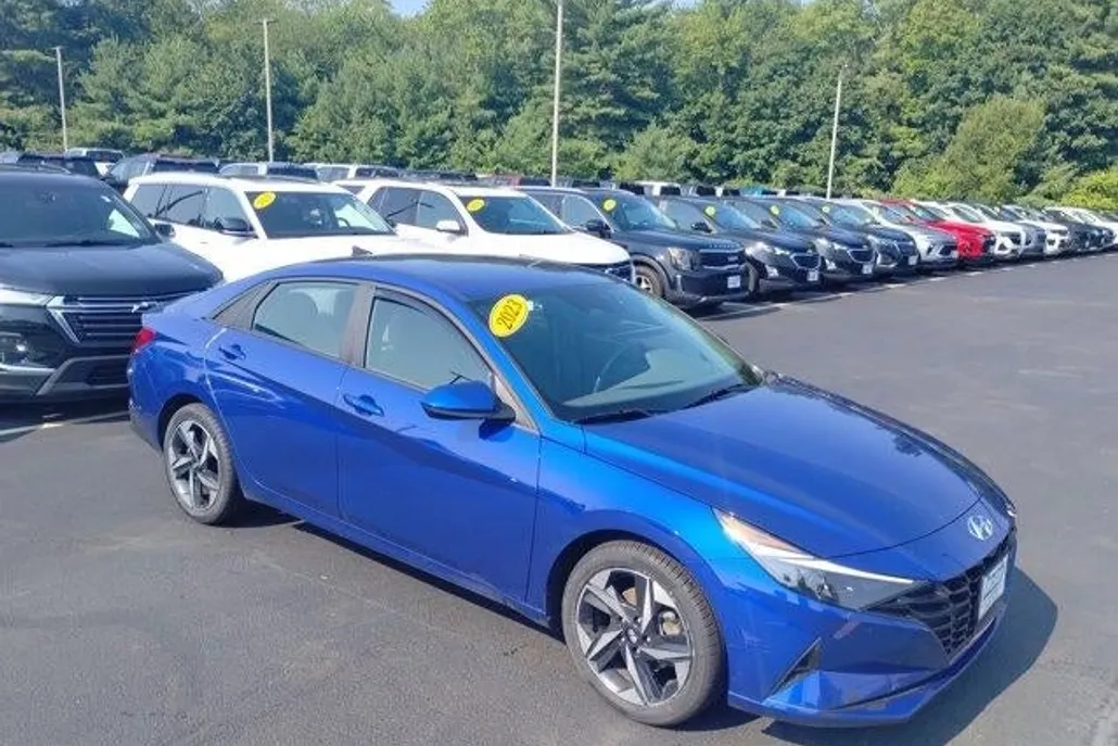 2023 Hyundai Elantra SEL photo 1