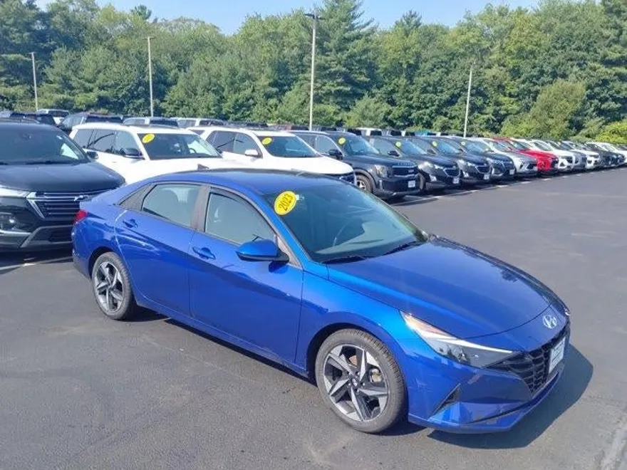 2023 Hyundai Elantra SEL photo 1