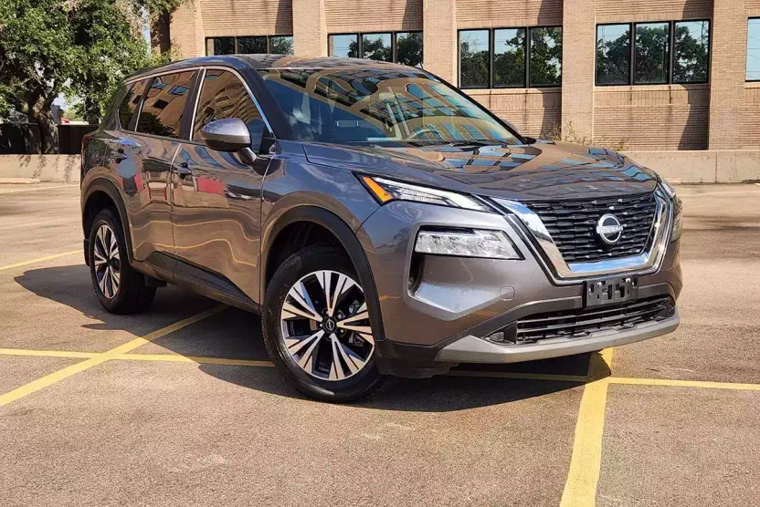 2022 Nissan Rogue SV photo 1