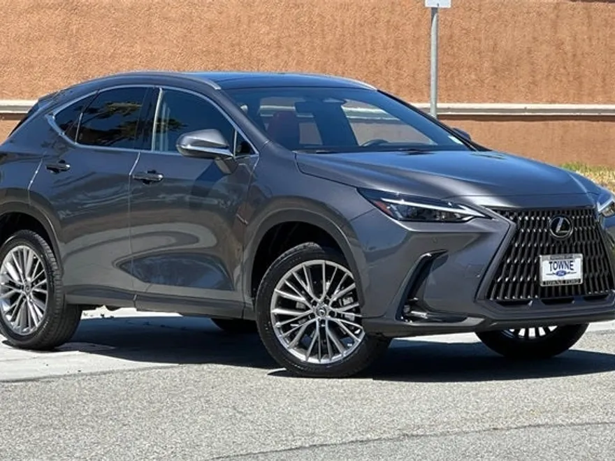 2022 Lexus NX 350h Luxury photo 1