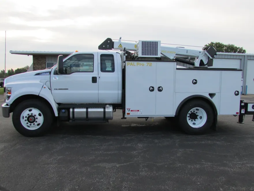2024 Ford F-650 XL photo 1