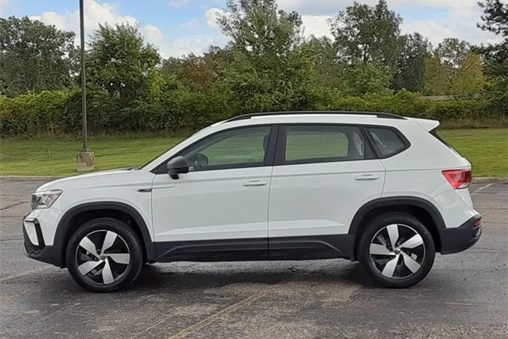 2024 Volkswagen Taos S photo 1