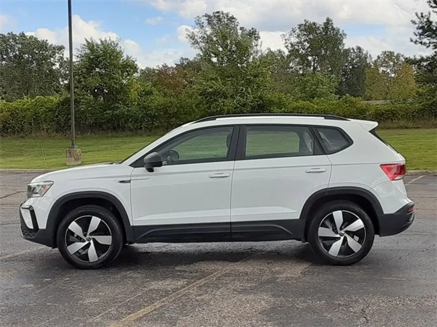 2024 Volkswagen Taos S photo 1