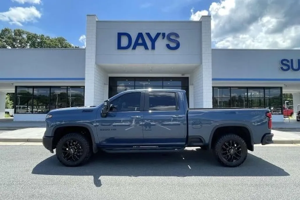 2025 Chevrolet Silverado 2500HD LT photo 1