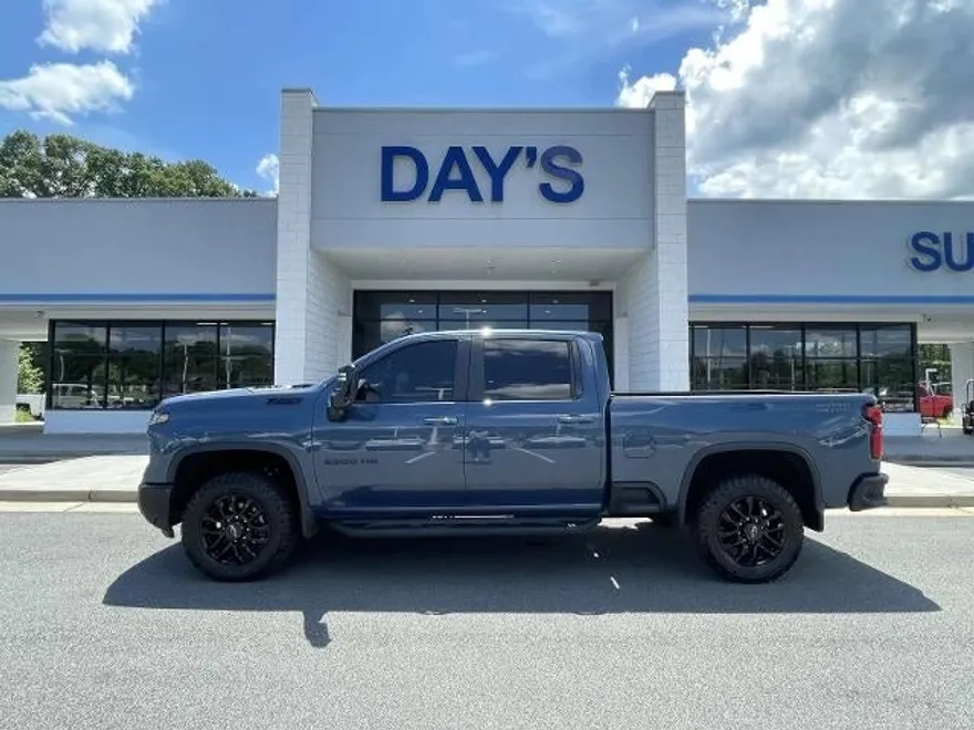 2025 Chevrolet Silverado 2500HD LT photo 1