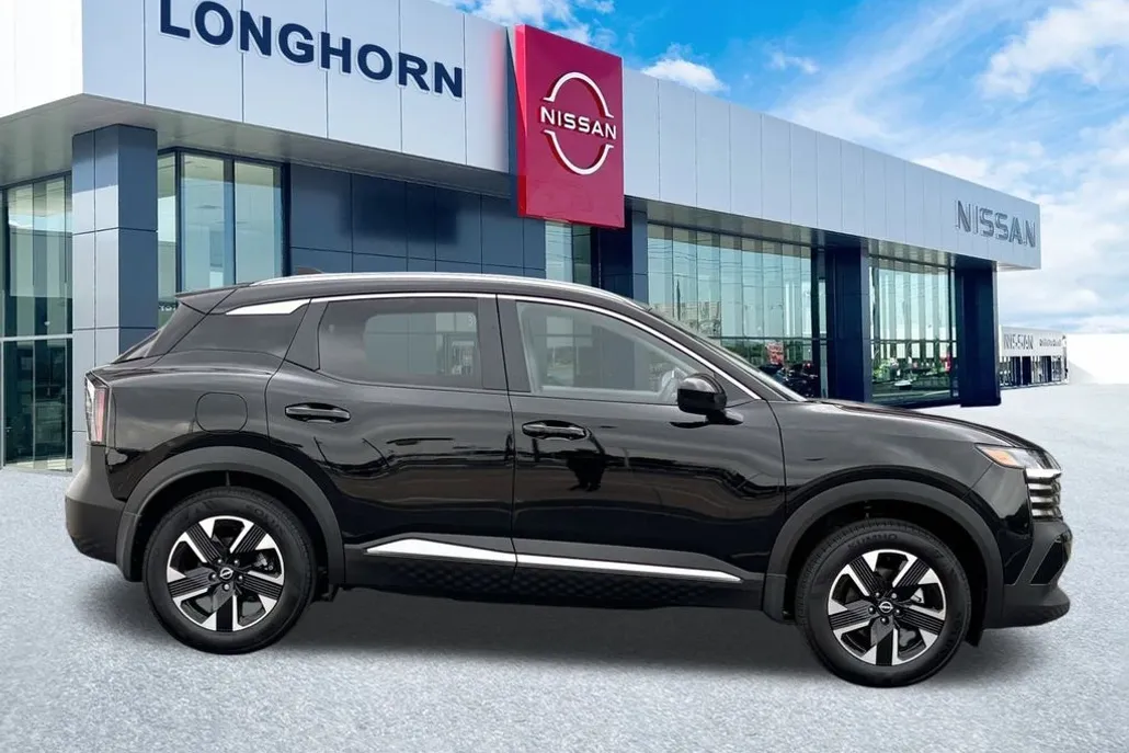 2025 Nissan Kicks SV photo 1