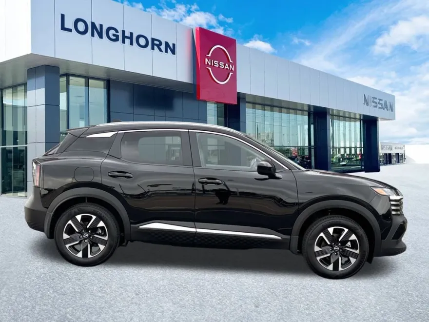 2025 Nissan Kicks SV photo 1