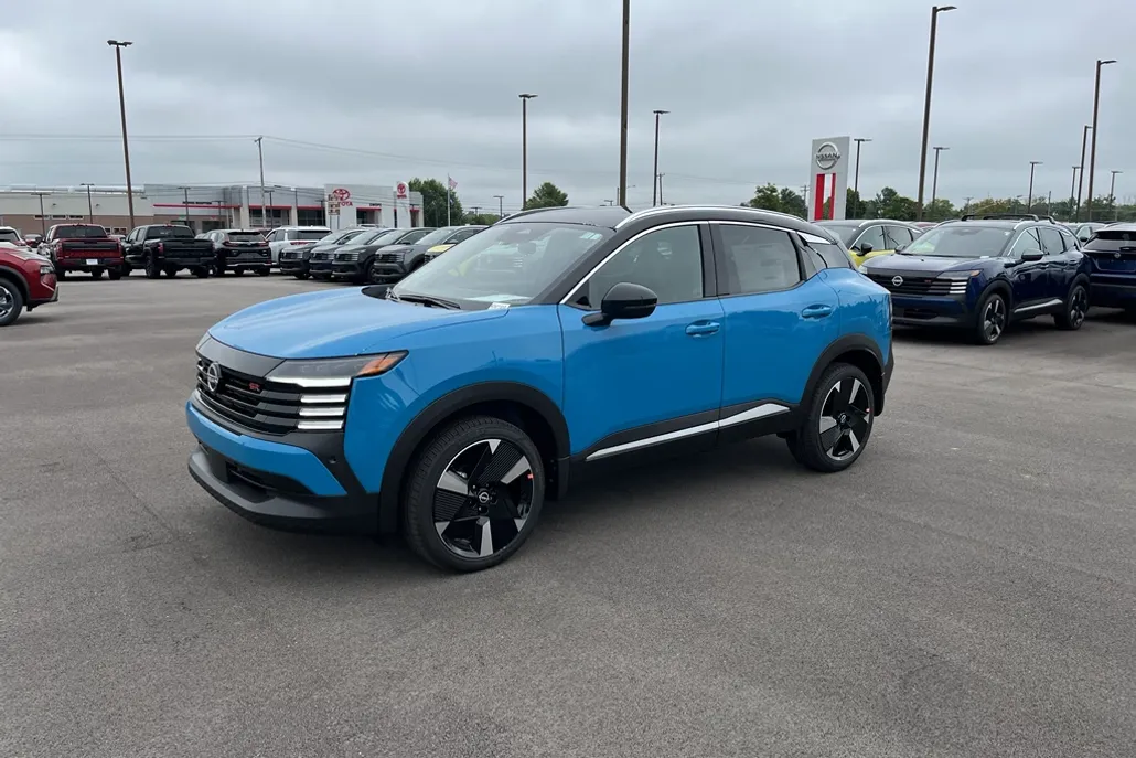 2025 Nissan Kicks SR photo 1