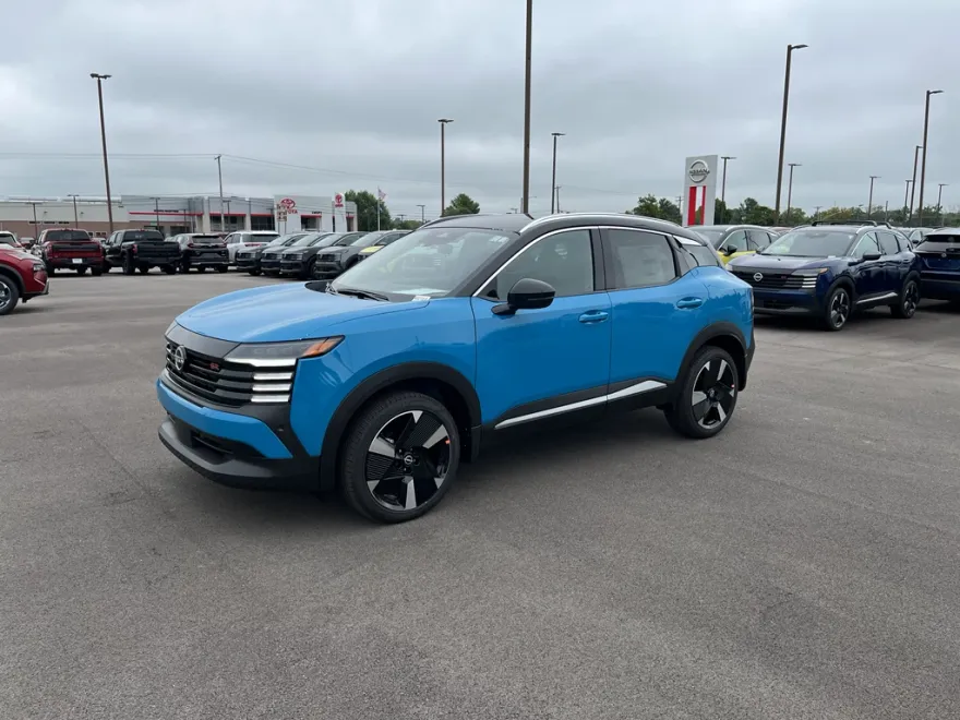 2025 Nissan Kicks SR photo 1