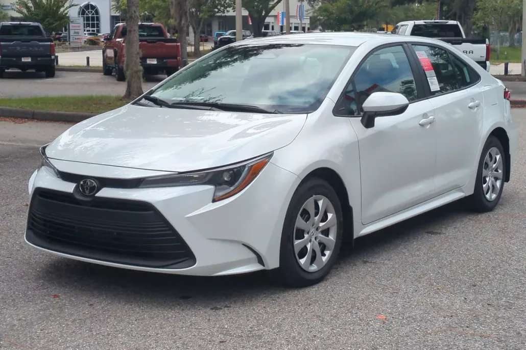 2026 Toyota Corolla LE photo 1