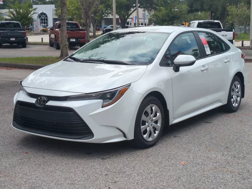 2026 Toyota Corolla LE photo 1