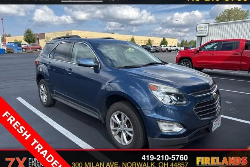 2017 Chevrolet Equinox LT photo 1