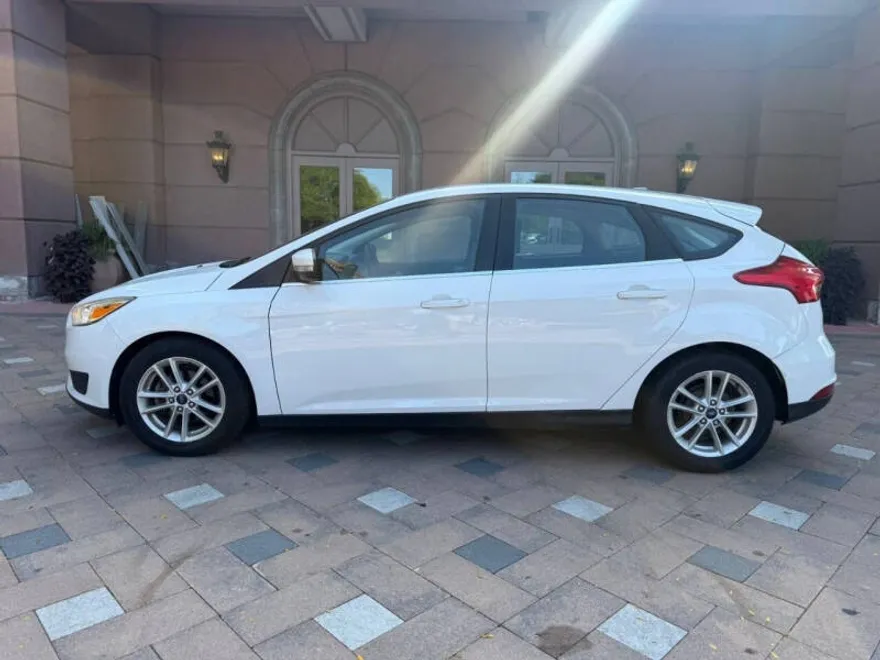 2017 Ford Focus SE photo 1