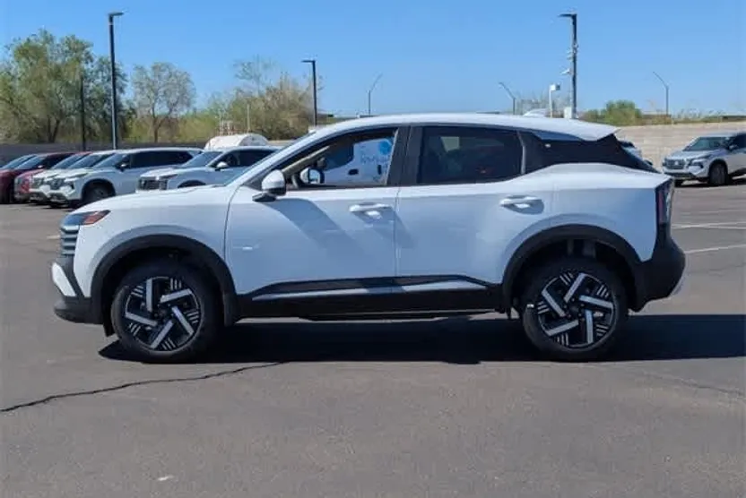 2025 Nissan Kicks SV photo 1