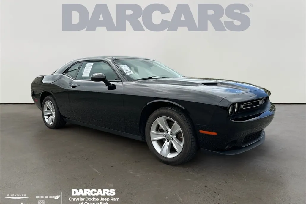 2023 Dodge Challenger SXT photo 1
