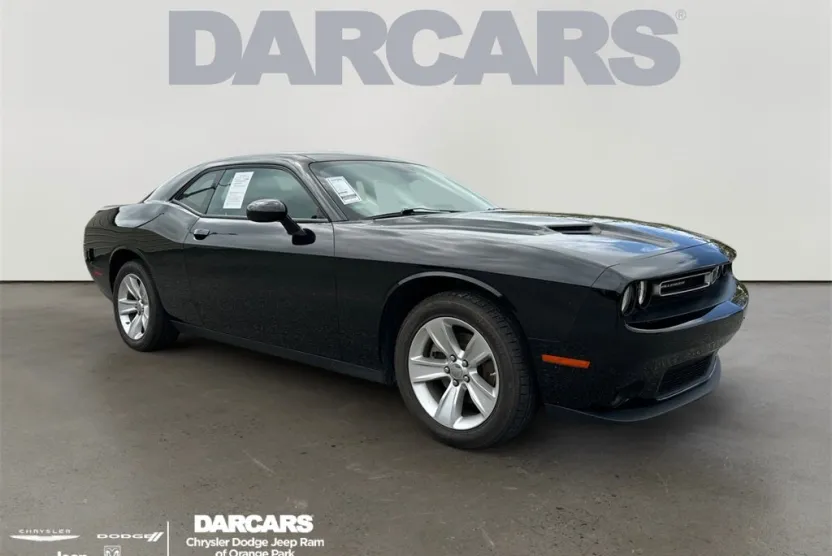 2023 Dodge Challenger SXT photo 1