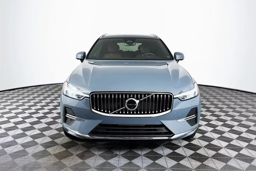 2023 Volvo XC60 Ultimate photo 1