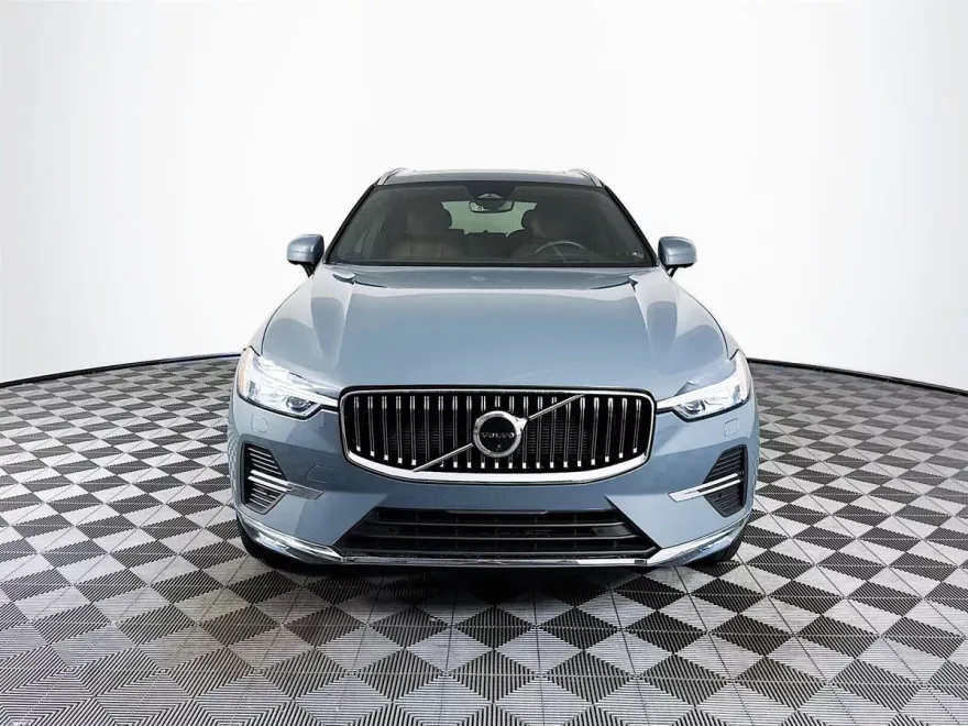 2023 Volvo XC60 Ultimate photo 1