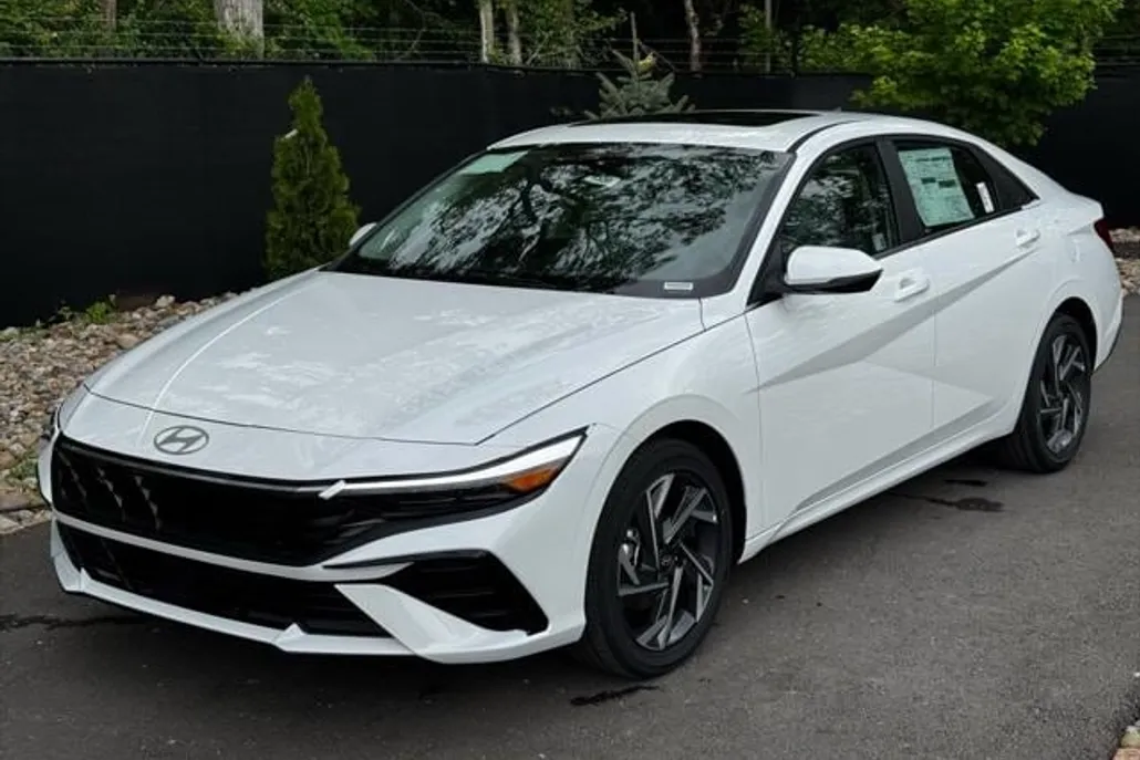 2025 Hyundai Elantra Hybrid Limited photo 1