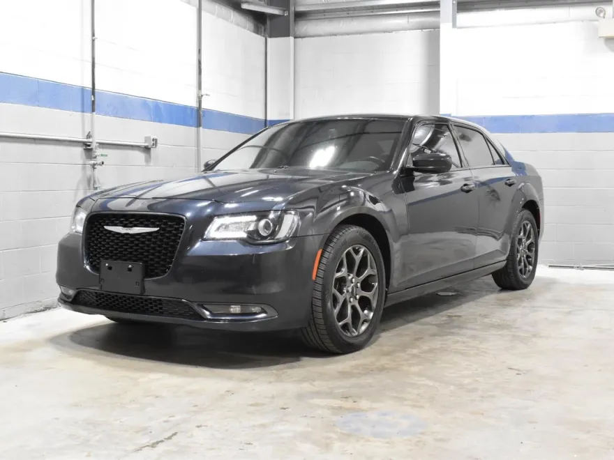 2018 Chrysler 300 photo 1