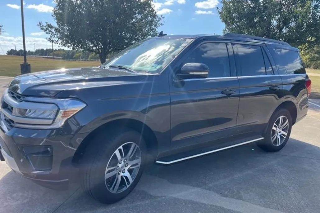 2023 Ford Expedition XLT photo 1