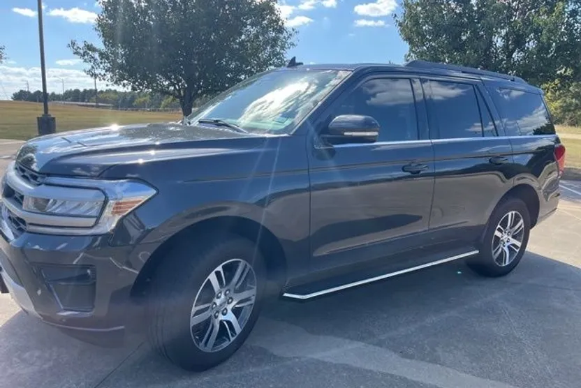 2023 Ford Expedition XLT photo 1