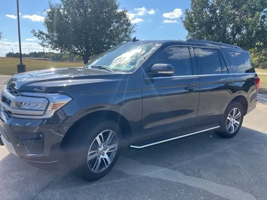 2023 Ford Expedition XLT photo 1