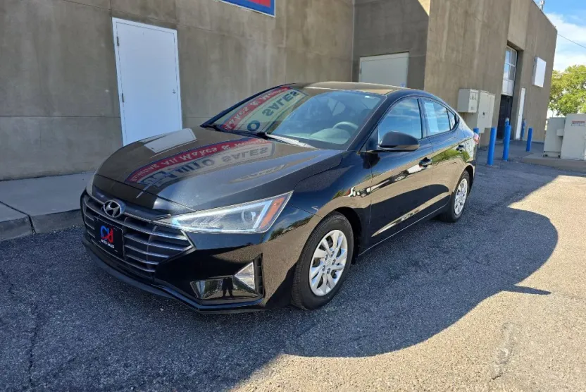 2019 Hyundai Elantra SE photo 1
