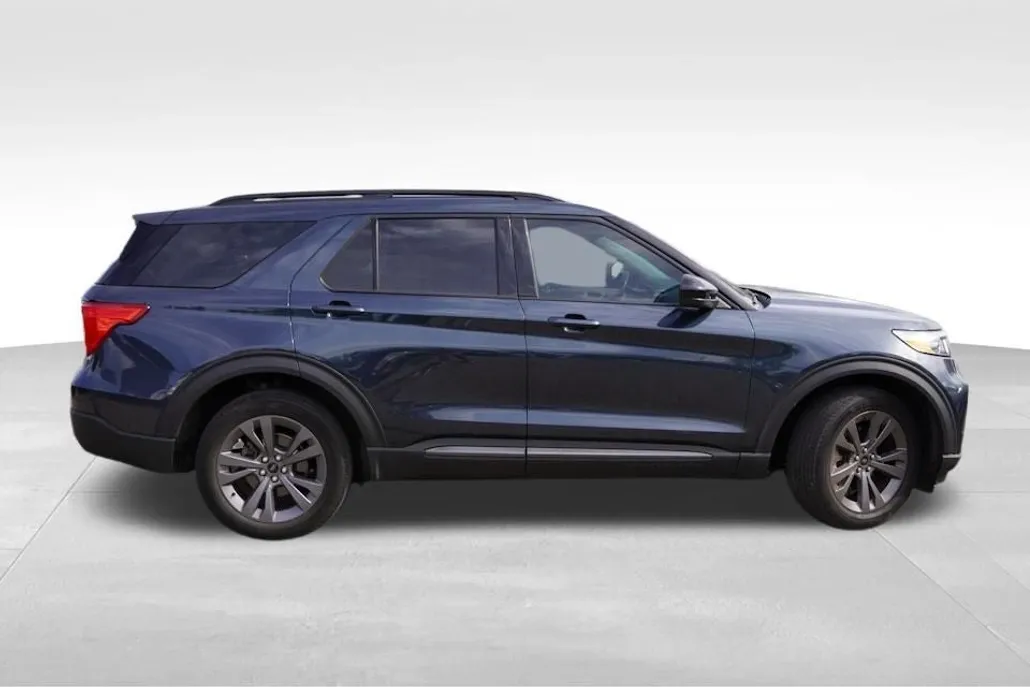 2022 Ford Explorer XLT Sport photo 1